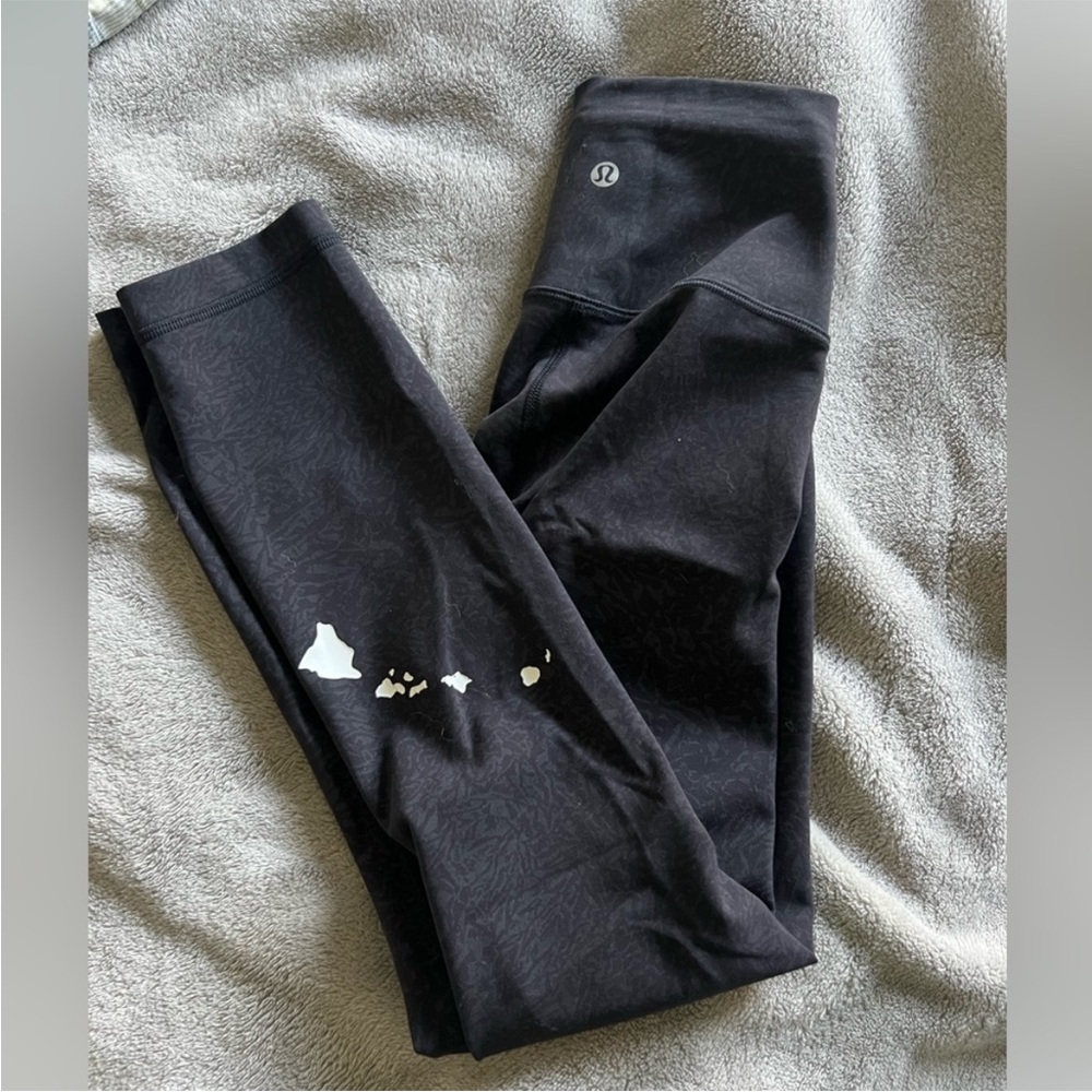 Lululemon Hawaii Island Black/Grey Wunder Train High-Rise Crop 23" Leggings - Picture 4 of 7